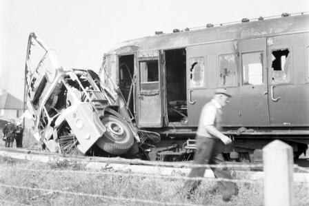 BR(S) Class 2-BIL 2105 & BR(S) Class 2-HAL 2620 at Roundstone Level Crossing, near Angmering, West Sussex with the 8.47am Brighton - Portsmouth Harbour service on Wednesday 22 Sep 1965 - J.H.W. Kent [093471]