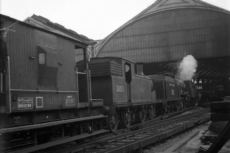 BR(S) Schools class 30926 'Repton' & BR(S) M7 class 30053 at Brighton Station, East Sussex in 1967 - J.H.W. Kent [093519]