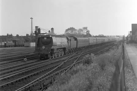 BR(S) Merchant Navy class 35007 'Aberdeen Commonwealth' approaching Wimbledon, Greater London with a West of England - Waterloo service on Saturday 25 May 1957 - J.H.W. Kent [094429]