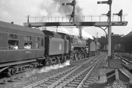 BR(M) 2P class 40537 & BR Std 5MT class 73030 at Sheffield Midland, Yorkshire with a Northbound service on Thursday 18 Jul 1957 - J.H.W. Kent [094521]
