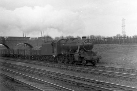 BR(M) 8F class 48678 near Radlett, Hertfordshire with a Southbound Goods on Easter Saturday 17 Apr 1954 - J.H.W. Kent [094655]
