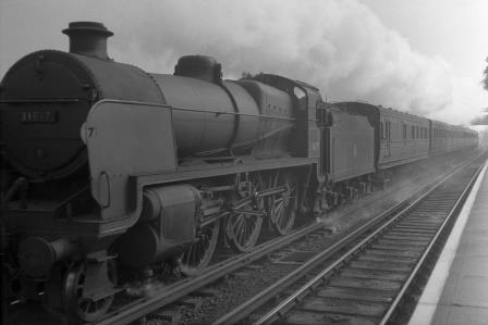 BR(S) U class 31617 at Raynes Park Station, Greater London with a Waterloo - Basingstoke possibly service on Saturday 14 Aug 1954 - J.H.W. Kent [094752]