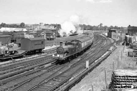 BR(S) M7 class 30132 at Horsham, West Sussex with the 12.38pm to Guildford on Sunday 19 Jul 1959 - J. Scrace [140099]