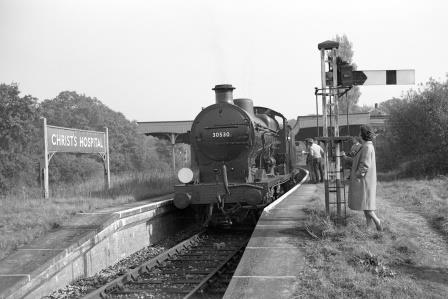 BR(S) Q class 30530 at Christ's Hospital Station, West Sussex on Sunday 18 Oct 1964 - J. Scrace [140151]