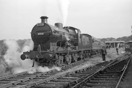 BR(S) Q class 30530 at Christ's Hospital Station, West Sussex with the "LCGB/RCTS Midhurst Belle" Rail Tour on Sunday 18 Oct 1964 - J. Scrace [140152]