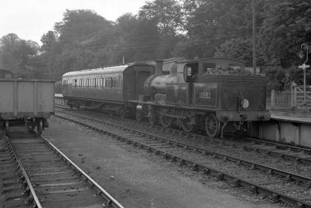 BR(S) 0415 class 30582 at Lyme Regis Station, Dorset with the 1.10pm Lyme Regis - Axminster service on Thursday 03 Jul 1958 - J. Scrace [140178]