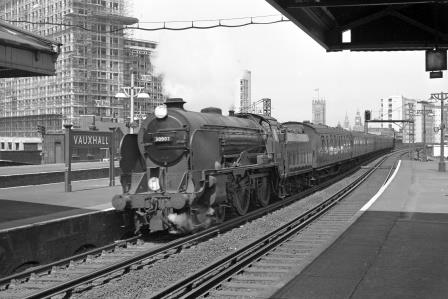 BR(S) Schools class 30902 'Wellington' at Vauxhall Station, Greater London with the 12.54pm Waterloo - Basingstoke service on Tuesday 05 Jun 1962 - J. Scrace [140313]
