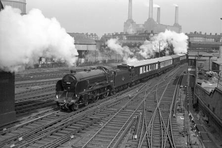BR(S) Schools class 30926 'Repton' at Stewarts Lane Shed, Greater London with an Empty stock (Derby Day Royal Train) on Wednesday 06 Jun 1962 - J. Scrace [140375]