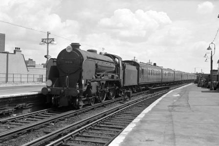 BR(S) Schools class 30936 'Cranleigh' at Waterloo East Station, Greater London on Tuesday 28 Jun 1960 - J. Scrace [140396]