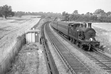 BR(S) H class 31530 at Horsham, West Sussex with the 9.30am Brighton - Horsham service on Saturday 08 Aug 1959 - J. Scrace [140528]