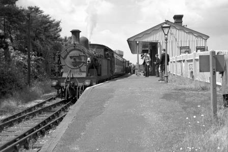 BR(S) H class 31543 at Hawkhurst Station, Kent with the 12.30pm from Paddock Wood on Saturday 27 May 1961 - J. Scrace [140534]