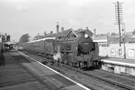 BR(S) U class 31639 at Reigate Station, Surrey with the 9.45am Reading South - Redhill service on Saturday 17 Oct 1964 - J. Scrace [140558]