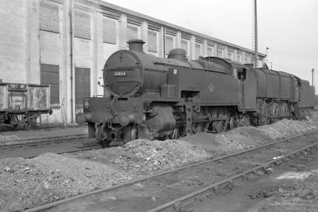 BR(S) W class 31924 & BR(S) Q1 class 33026 at Feltham Shed, Greater London on Tuesday 10 Mar 1964 - J. Scrace [140731]