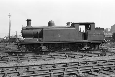 BR(S) E4 class 32472 at Nine Elms Shed, Greater London on Tuesday 29 Aug 1961 - J. Scrace [140768]