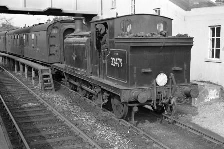 BR(S) E4 class 32479 at Horsham, West Sussex on Thursday 26 Apr 1962 - J. Scrace [140775]