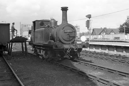 BR(S) Terrier class 32661 at Havant Station, Hampshire on Saturday 25 Aug 1962 - J. Scrace [140849]