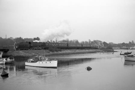 BR(S) Q1 class 33006 at Lymington, Hampshire with the 5.30pm Lymington Pier - Brockenhurst service on Saturday 19 Mar 1966 - J. Scrace [140888]