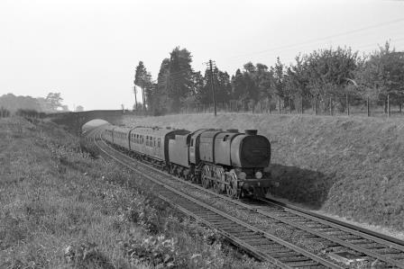 BR(S) Q1 class 33009 at Horsham, West Sussex with the 1.34pm from Guildford on Saturday 03 Oct 1964 - J. Scrace [140896]