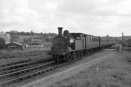 BR(S) O2 class W26 'Whitwell' at Newport, Isle of Wight with the 12.18pm Ryde Pier Head - Cowes service on Thursday 09 Sep 1965 - J. Scrace [141043]