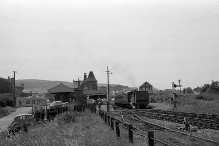 BR(S) O2 class W35 'Freshwater' at Shanklin Station, Isle of Wight with the 1.12pm from Ryde Pier Head on Saturday 17 Jul 1965 - J. Scrace [141099]