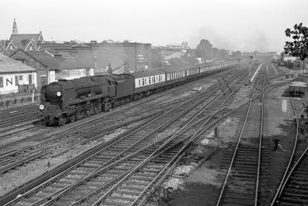 BR(S) West Country class 34017 'Ilfracombe' at Wimbledon, Greater London with the down "Bournemouth Belle" on Tuesday 16 Aug 1966 - J. Scrace [141232]