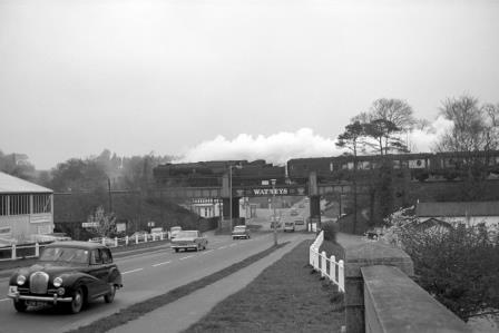 BR(S) West Country class 34040 'Crewkerne' at Bursledon, Hampshire with the down diverted "Bournemouth Belle" on Sunday 25 Apr 1965 - J. Scrace [141361]