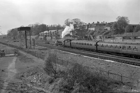 BR(S) Battle of Britain class 34052 'Lord Dowding' at Southampton Central Station, Hampshire with the 4.20pm to Bournemouth Central on Tuesday 18 Apr 1967 - J. Scrace [141422]