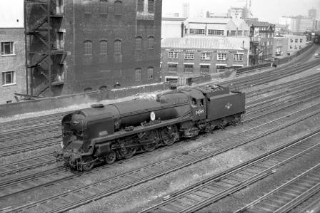 BR(S) Battle of Britain class 34059 'Sir Archibald Sinclair' at Vauxhall, Greater London on Tuesday 03 May 1960 - J. Scrace [141448]