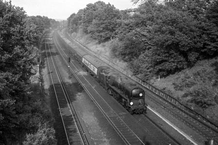 BR(S) West Country class 34093 'Saunton' at Surbiton, Greater London with the 5.23pm Waterloo - Bournemouth Central service on Friday 09 Jun 1967 - J. Scrace [141607]