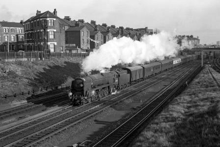 BR(S) Merchant Navy class 35007 'Aberdeen Commonwealth' at Clapham Junction, Greater London with the 8.35am Waterloo - Weymouth service on Wednesday 05 Apr 1967 - J. Scrace [141740]