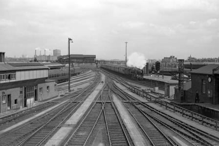 BR(S) Merchant Navy class 35023 'Holland-Afrika Line' at Clapham Junction Station, Greater London with the down "Bournemouth Belle" on Thursday 31 May 1962 - J. Scrace [141806]