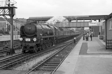 BR(S) Merchant Navy class 35028 'Clan Line' at Kensington Olympia Station, Greater London with the "SCTS Surrey Rambler" Rail Tour on Sunday 05 Jun 1966 - J. Scrace [141838]