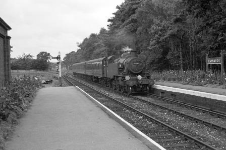 BR(M) 2MT class 41287 at Baynards Station, Surrey with the 9.08am from Guildford on Saturday 01 Aug 1964 - J. Scrace [141913]