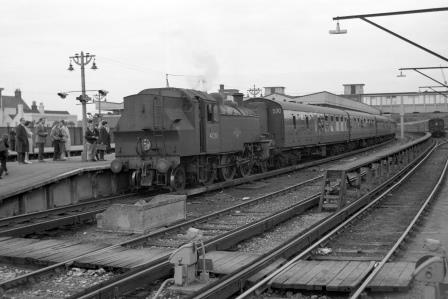 BR(M) 2MT class 41287 at Horsham Station, West Sussex with the 6.00pm from Guildford on Saturday 12 Jun 1965 - J. Scrace [141933]
