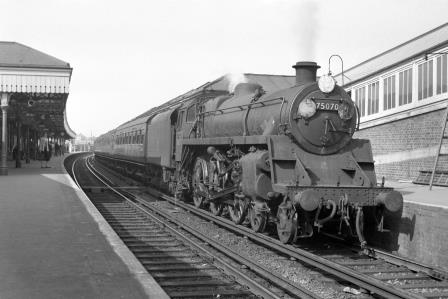 BR Std 4MT class 75070 at East Croydon Station, Greater London with the 3.50pm Victoria - Brighton (via Oxted) service on Wednesday 11 May 1960 - J. Scrace [142255]