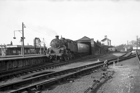 BR Std 4MT class 80142 at Three Bridges Station, West Sussex with the 5.08pm to Tunbridge Wells West on Tuesday 30 Mar 1965 - J. Scrace [142594]