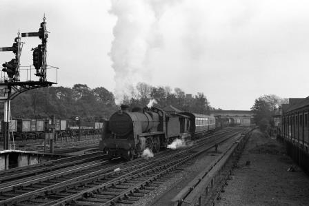 BR (SR) N class 31817 at Hove Station, East Sussex with a Westbound Empty Stock on Saturday 25 Oct 1958 - J.H.W. Kent [150442]