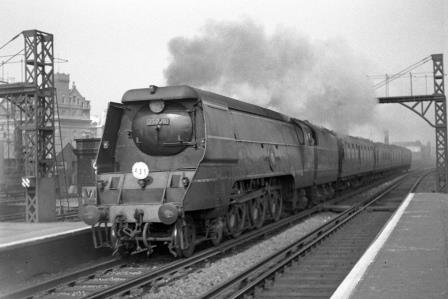 BR(S) Merchant Navy class 35006 'Peninsular & Oriental S. N. Co.' at Vauxhall Station, Greater London with a Waterloo - Salisbury service on Saturday 02 Apr 1949 - J.H.W. Kent [152549]