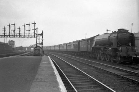 BR(E) A1 class 60118 'Archibald Sturrock' at Harringay Station, Greater London with the up "Yorkshire Pullman" on Saturday 02 Apr 1949 - J.H.W. Kent [152553]