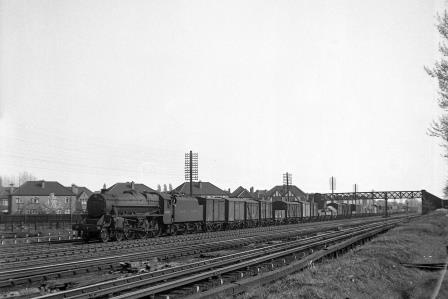 BR(M) 5MT class 45024 north of South Kenton, Greater London with a Northbound Goods on Easter Saturday 16 Apr 1949 - J.H.W. Kent [152593]