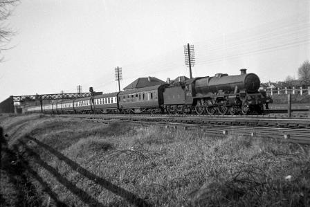 BR(M) Jubilee class 45723 'Fearless' approaching South Kenton, Greater London with a Manchester (London Road) - London (Euston) service on Easter Saturday 16 Apr 1949 - J.H.W. Kent [152597]