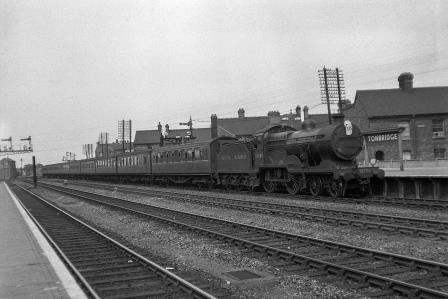 BR(S) L1 class 31786 at Tonbridge Station, Kent with a Charing Cross - Kent Coast service on Saturday 02 Jul 1949 - J.H.W. Kent [152736]