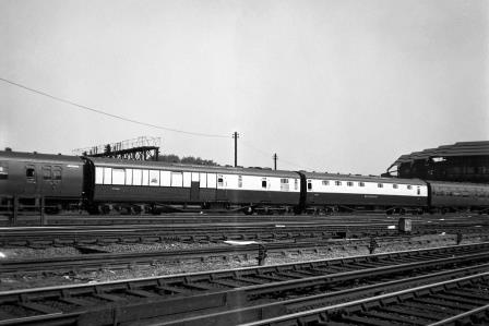 S7898 and S7839 'Green Man' at Clapham Junction, Greater London with an Empty stock in "Atlantic Coast Express" formation on Monday 04 Jul 1949 - J.H.W. Kent [152749]