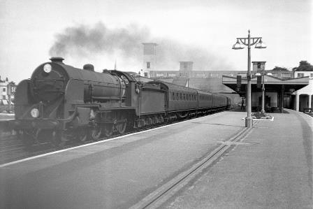 BR(S) H15 class S482 at Surbiton Station, Greater London with a Waterloo - Salisbury service on Saturday 30 Jul 1949 - J.H.W. Kent [152874]