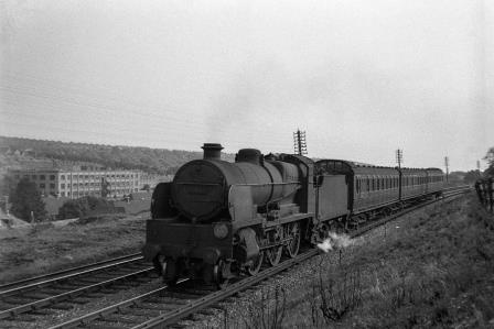 BR(S) U1 class 31890 east of Kemp Town Junction, East Sussex with the 5.36pm Brighton - Tunbridge Wells West service on Saturday 20 Aug 1949 - J.H.W. Kent [152914]