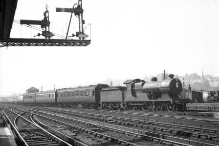 BR(S) L class 31777 at Redhill Station, Surrey with a Margate - Birmingham service on Saturday 10 Sep 1949 - J.H.W. Kent [152976]