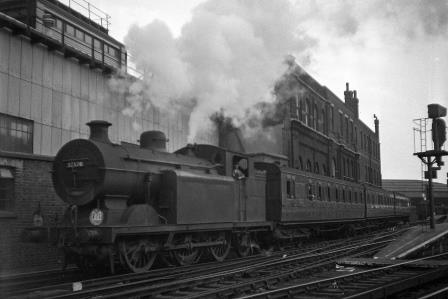BR(S) E5X class 32576 at Brighton Station, East Sussex with the 5.36pm from Tunbridge Wells West on Saturday 17 Sep 1949 - J.H.W. Kent [153016]