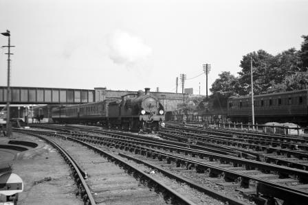 BR(S) E class 1491 at Guildford Station, Surrey with a Reading - Redhill service on Saturday 17 May 1952 - J.H.W. Kent [153404]