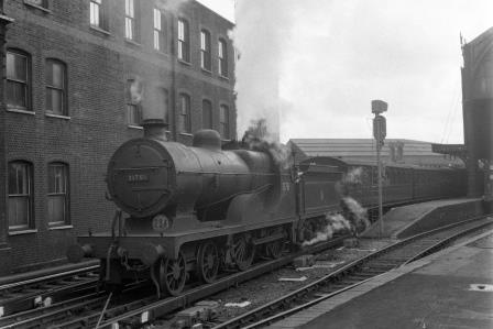 BR(S) L class 31761 at Brighton Station, East Sussex with a Tonbridge Departure on Saturday 31 Oct 1953 - J.H.W. Kent [154135]