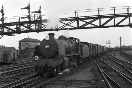 BR(S) N class 31403 at Ashford Station, Kent with a Westbound Vans on Saturday 19 Jun 1954 - J.H.W. Kent [154484]